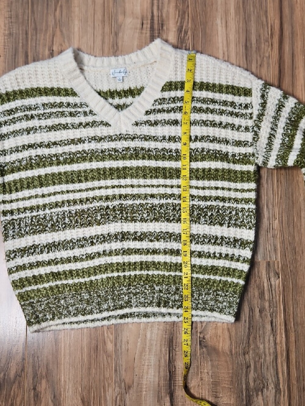 Wonderly Cozy Striped V-Neck Sweater in Cream and Olive Size Large - Picture 6 of 8